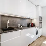 Renting - Republique - Garibaldi Chic 3 Bedrooms 3 Bathrooms Balcony Aircon 아파트