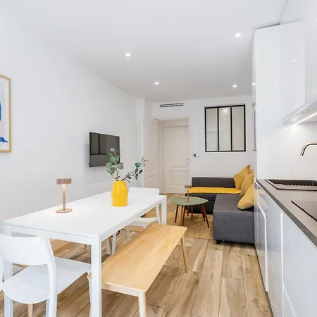 Renting - Republique - Garibaldi Chic 3 Bedrooms 3 Bathrooms Balcony Aircon * 니스