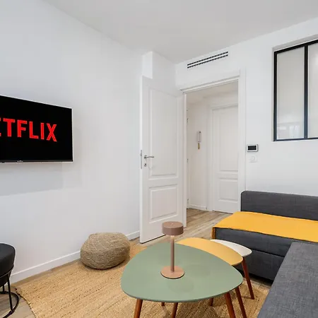 Renting - Republique - Garibaldi Chic 3 Bedrooms 3 Bathrooms Balcony Aircon 아파트 *