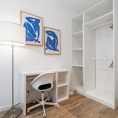 Renting - Republique - Garibaldi Chic 3 Bedrooms 3 Bathrooms Balcony Aircon דירה *