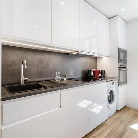 Renting - Republique - Garibaldi Chic 3 Bedrooms 3 Bathrooms Balcony Aircon דירה