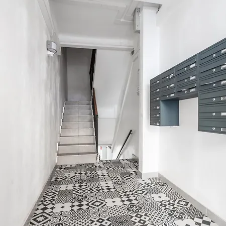 Renting - Republique - Garibaldi Chic 3 Bedrooms 3 Bathrooms Balcony Aircon ניס